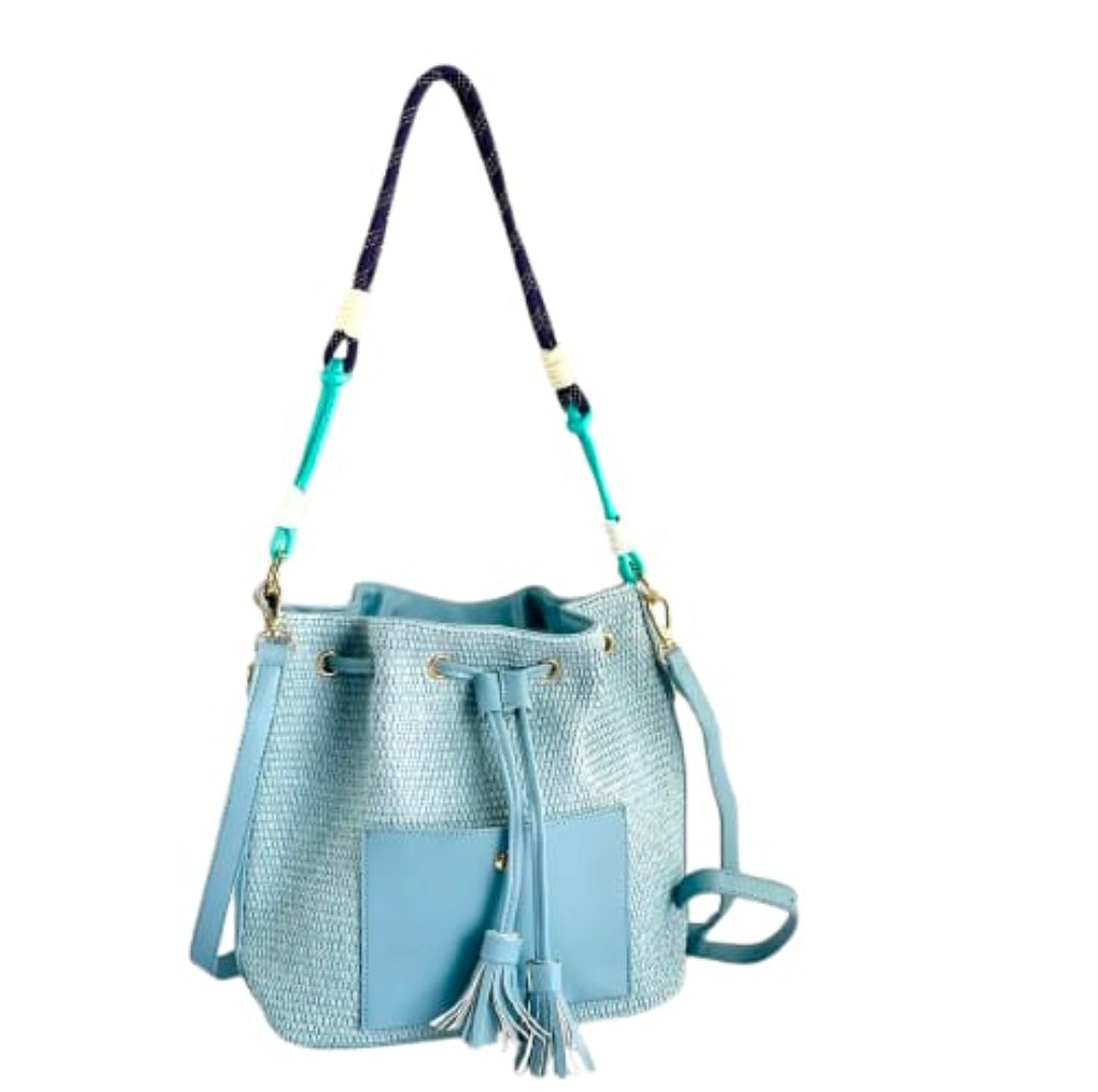 Precioso bolso bandolera en color rosa empolvado, perfecto para complementar cualquier look y ocasión.